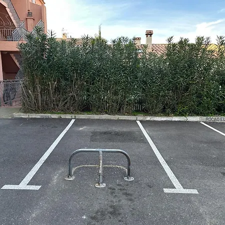 Superbe Emplacement , Terrasse Et Parking! *