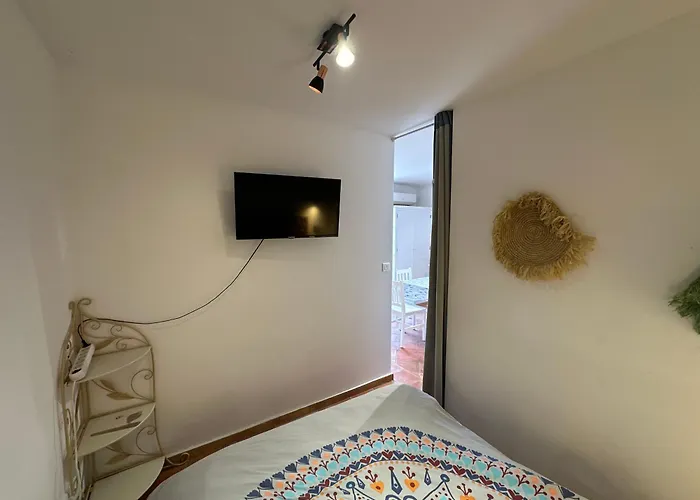 Superbe Emplacement , Terrasse Et Parking! *