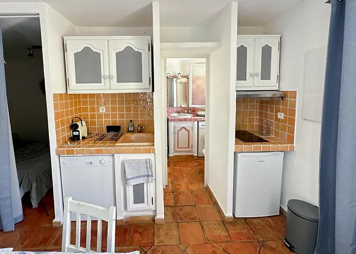 Superbe Emplacement , Terrasse Et Parking!