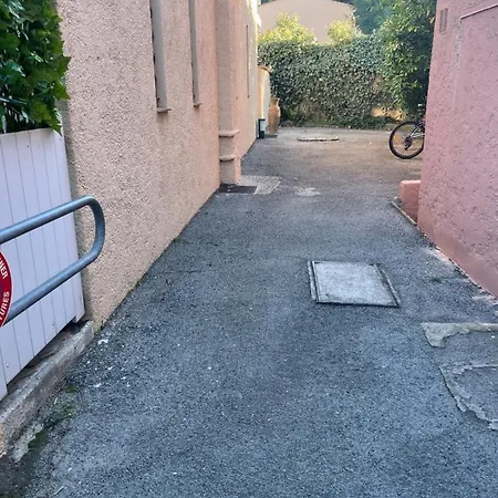 Superbe Emplacement , Terrasse Et Parking!