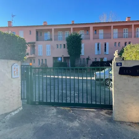 Superbe Emplacement , Terrasse Et Parking!