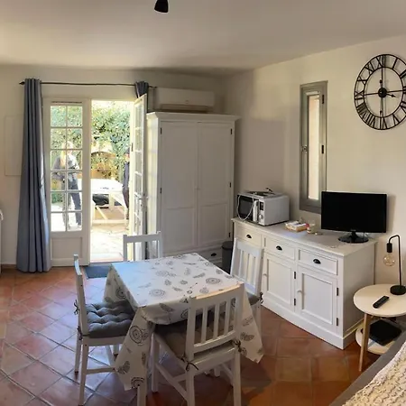 Superbe Emplacement , Terrasse Et Parking!