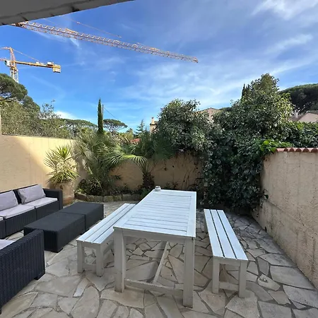 Superbe Emplacement , Terrasse Et Parking! アパート サントロペ