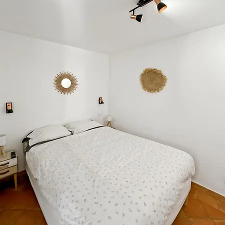 Superbe Emplacement , Terrasse Et Parking! *
