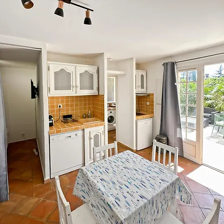 Superbe Emplacement , Terrasse Et Parking! アパート